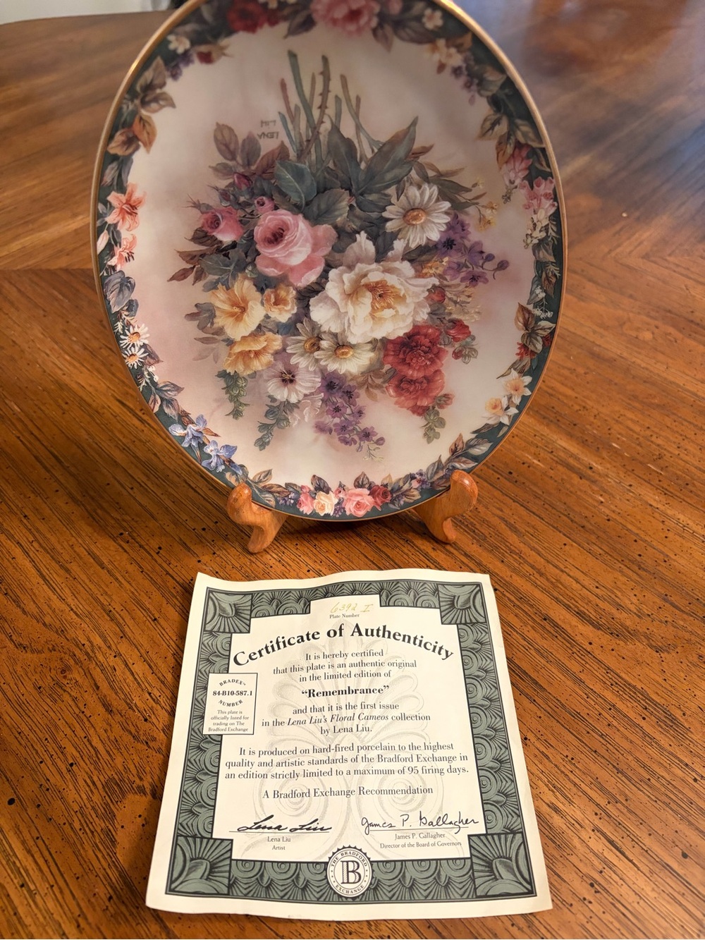 The Bradford Exchange Floral Porcelain Plate “Remembrance” Lena Liu #6392I